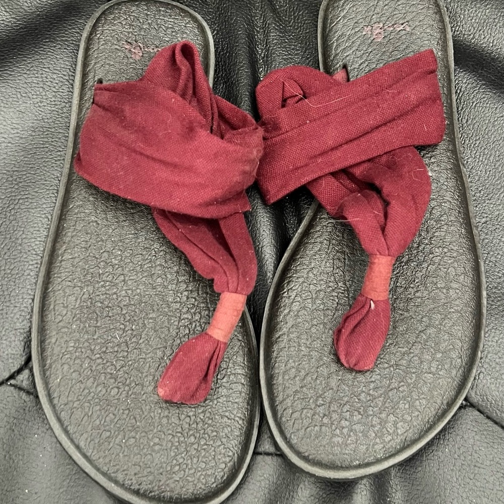 Sanuk Maroon Yoga Sling